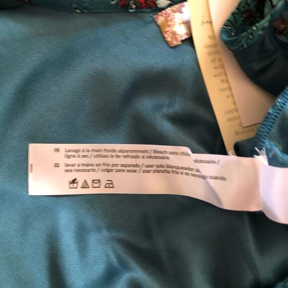 Band Of The Free NWT Sybille Flirty V Neck Wrap Front Teal Floral Crop Top Small - Picture 11 of 16